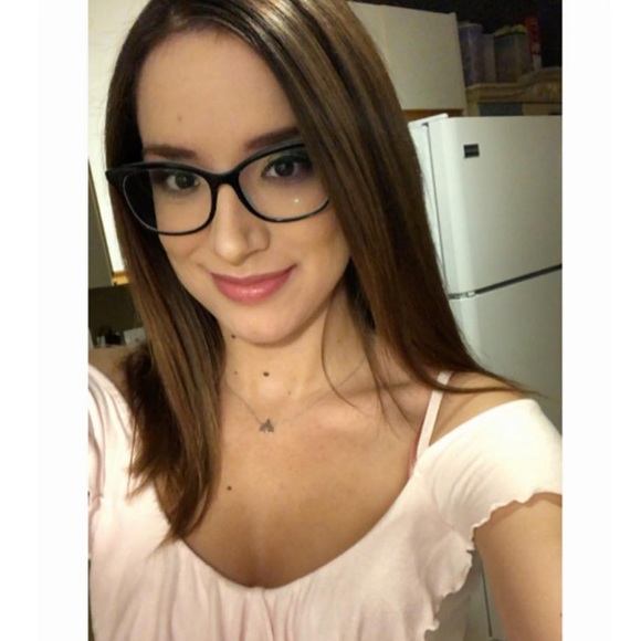 Meet your Posher, Kendra - Picture 4 of 8